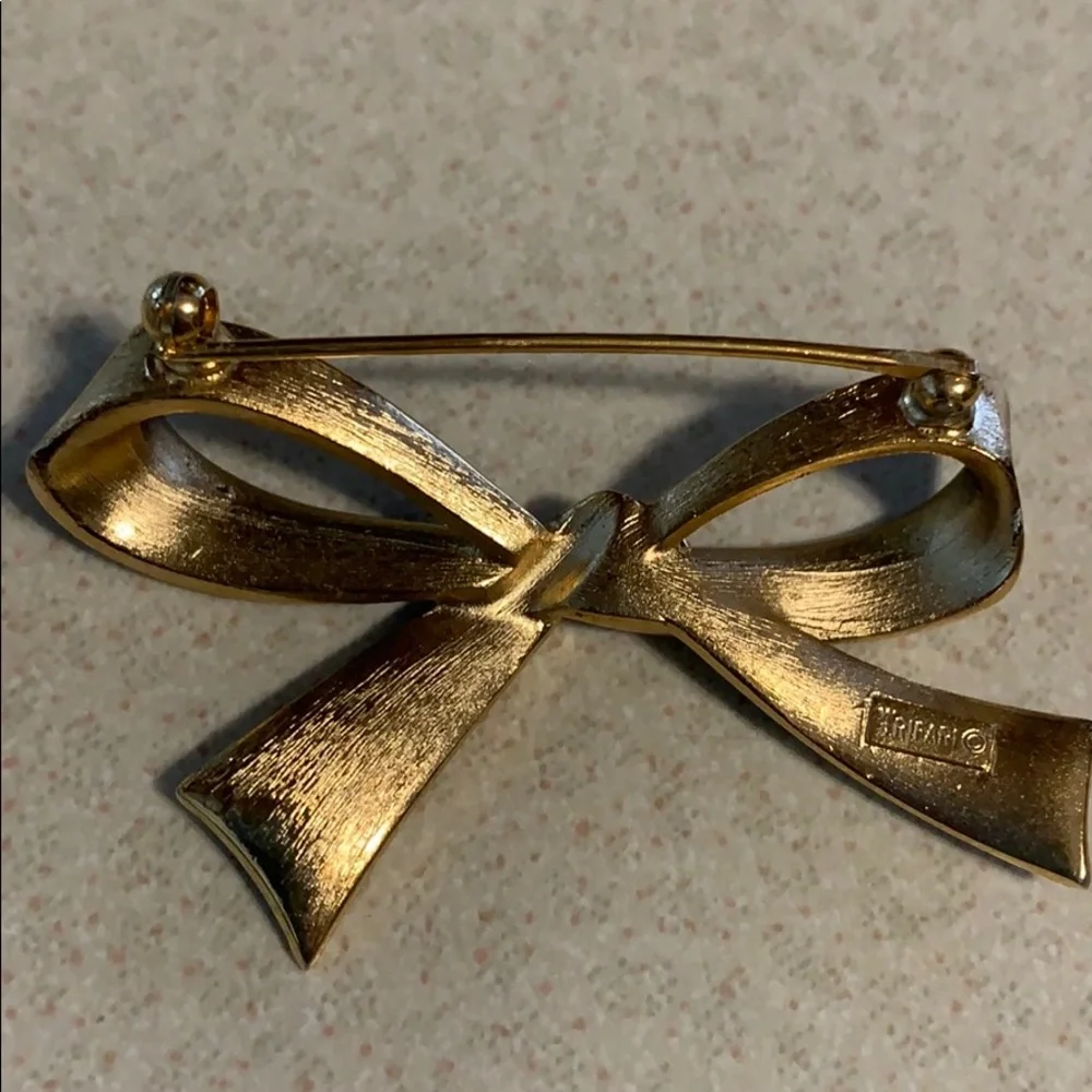 Trifari black gold bow pin